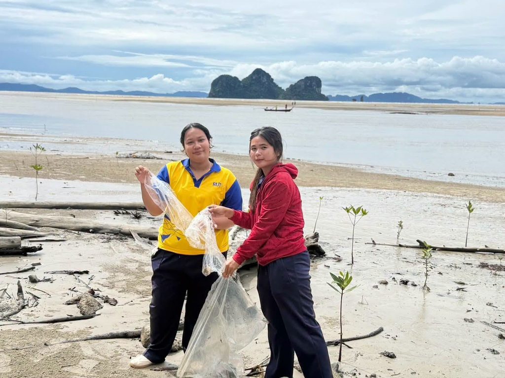 มทร.ศรีวิชัย ตรัง รวมพลังเก็บขยะหาดราชมงคล                        ฟื้นฟูชายหาดต้อนรับไฮซีซั่นทะเลอันดามัน - มทร.ศรีวิชัย (RMUTSV)