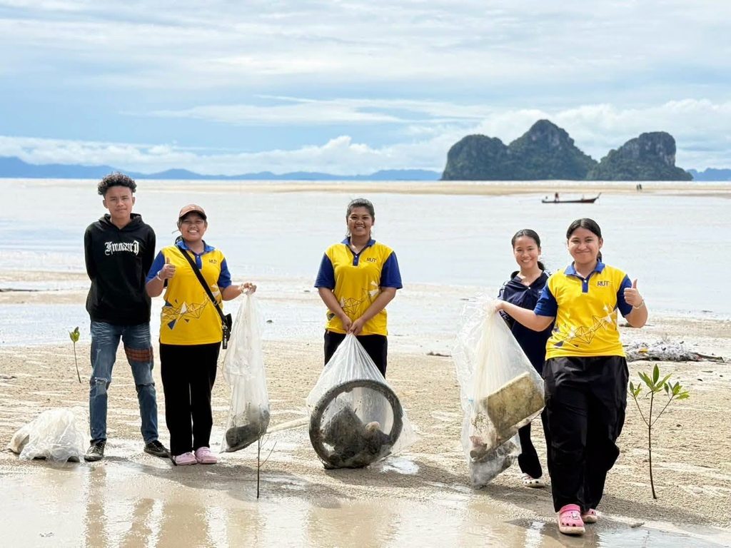 มทร.ศรีวิชัย ตรัง รวมพลังเก็บขยะหาดราชมงคล                        ฟื้นฟูชายหาดต้อนรับไฮซีซั่นทะเลอันดามัน - มทร.ศรีวิชัย (RMUTSV)