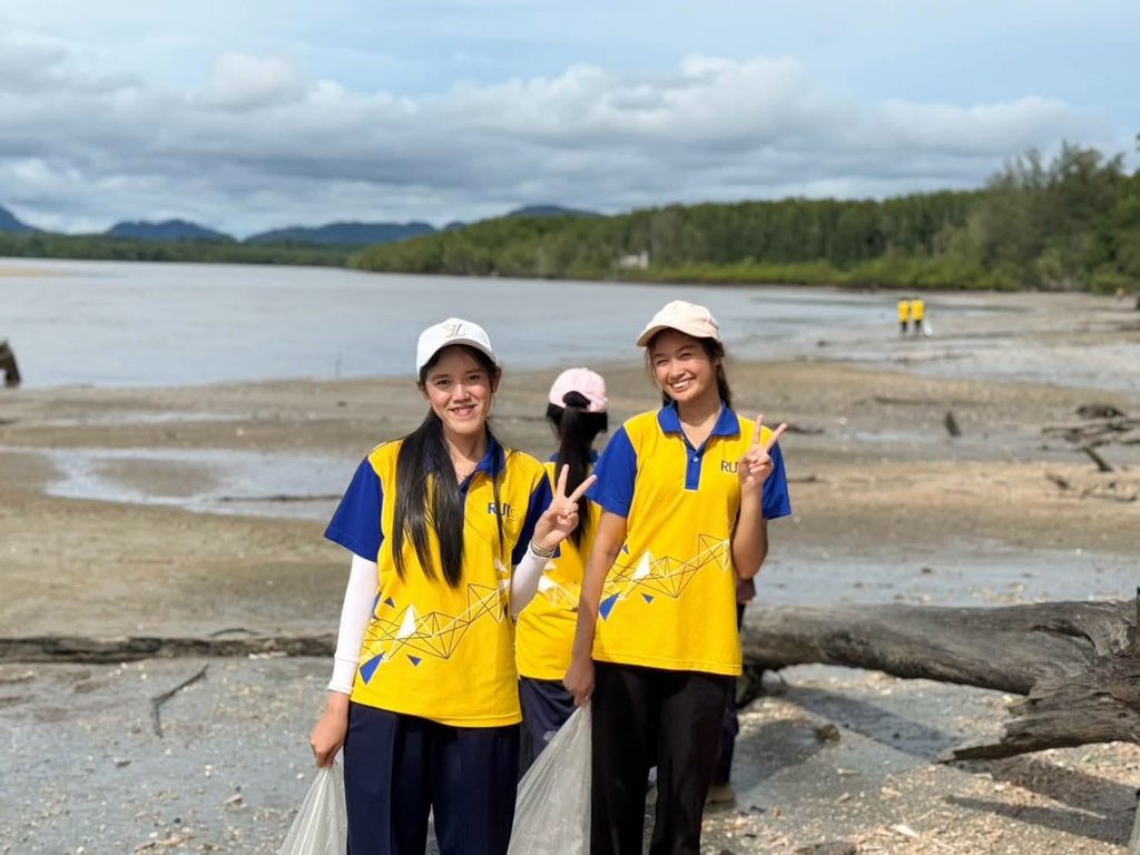 มทร.ศรีวิชัย ตรัง รวมพลังเก็บขยะหาดราชมงคล                        ฟื้นฟูชายหาดต้อนรับไฮซีซั่นทะเลอันดามัน - มทร.ศรีวิชัย (RMUTSV)