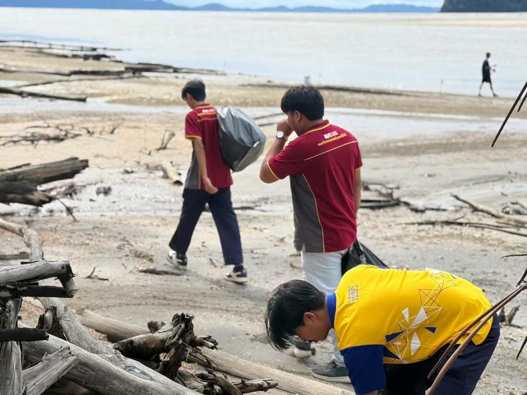 มทร.ศรีวิชัย ตรัง รวมพลังเก็บขยะหาดราชมงคล                        ฟื้นฟูชายหาดต้อนรับไฮซีซั่นทะเลอันดามัน - มทร.ศรีวิชัย (RMUTSV)