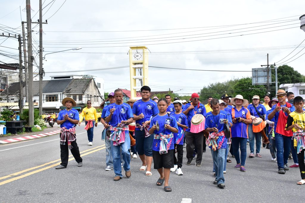 มทร.ศรีวิชัย วิทยาเขตตรัง ร่วมประเพณีไทยสืบทอดวิถีวัฒนธรรมท้องถิ่น “ลากพระ ณ วัดสิเกา และวัดไม้ฝาด” - มทร.ศรีวิชัย (RMUTSV)